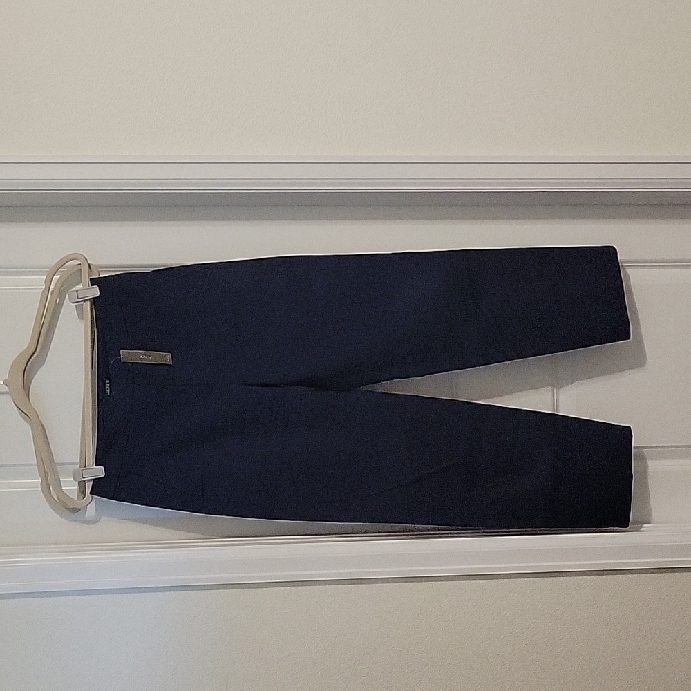 Kate cuffed straight-leg pant in lightweight chino in navy - Picture 3 of 4
